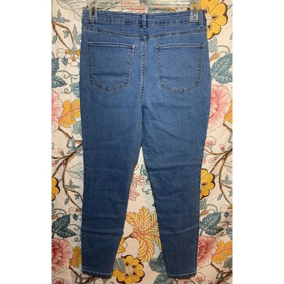 Jeans - Picture 2 of 7